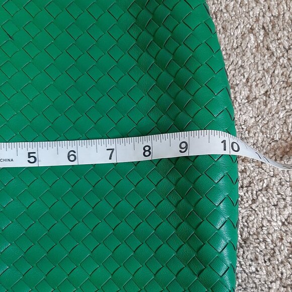 Melie Bianco Brigitte Woven Kelly Green Vegan Leather Bag - Picture 13 of 14